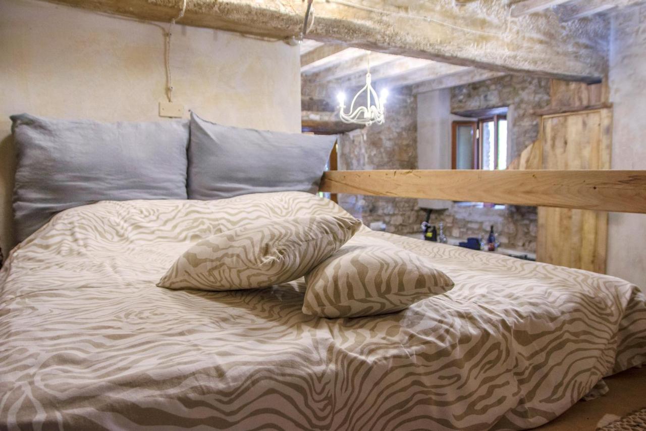 Il Nido Di Matilde _Monolocale Design Sul Fiume_ Apartman Rossena Kültér fotó